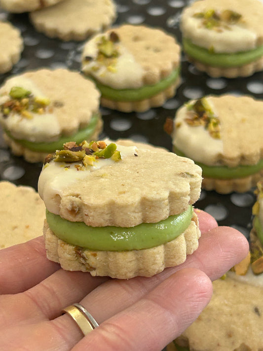 Pistachio alfajores